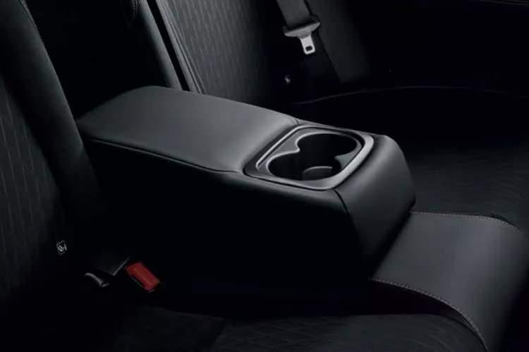 <p>LED Farlar<br />
<br />
L şekilde kurgulanan Tam LED ön farlar, 3 boyutlu yapıda ve oldukça sportif bir arka far aydınlatması ile Honda City, her yolculukta kendi dinamizmiyle yaşam tarzına uyum sağlıyor.</p>