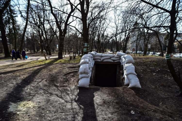 <p> Lviv’de 2. Dünya Savaşı sırasında kullanılan ve daha sonra kapatılan Ivan Franko Parkı’nda bulunan sığınak yeniden açıldı.</p>
