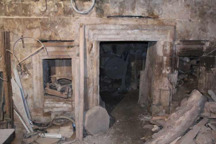 <p>Mardin'de satılığa çıkarılan 1700 yıllık Mor Yuhanna Kilisesi’ne biçilen fiyatta mülk sahibi tarafından yüzde 50 indirim yapıldı.</p>