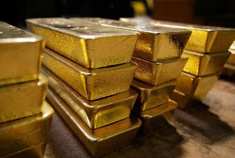 <p>ABD ve İngiltere’nin Rus petrolüne kısıtlama getirmelerinin ardından yüksek enflasyon endişeleri ve küresel ekonomik toparlanmanın güçleneceği beklentileriyle altın fiyatları uçuşa geçti.</p>