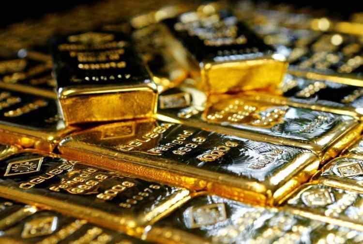 <p>ZİRVEYE YAKLAŞTI</p>

<p>Yüksek jeopolitik riskler ve artan enflasyon beklentileri, yatırımcının güvenli limanı olarak bilinen altına yönelmesine neden olurken, ons altın, yüzde 2,7 artışla 2 bin 50 dolara yükseldi.</p>
