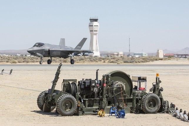 <p><strong>JET VE UÇAKLARIN KISA PİSTLERDE GÜVENLİ DURMASINI SAĞLIYOR</strong></p>
<p>TÜMOSAN'ın üretimi "uçak durdurma sistemleri geri sarma motoru"nun Hava Kuvvetleri Komutanlığınca kullanıldığını anlatan Tosun, şu bilgileri verdi:</p>