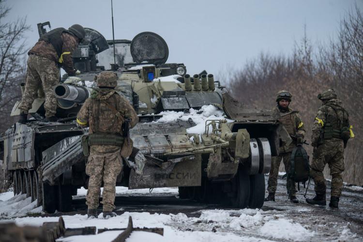 <p>Rus ordusunun ilerleyişi, sivillerin tahliyesi sebebiyle hız kesmiş durumda. Ukrayna ordusu da şehir savaşlarına hazırlanmaya devam ediyor.</p> 
