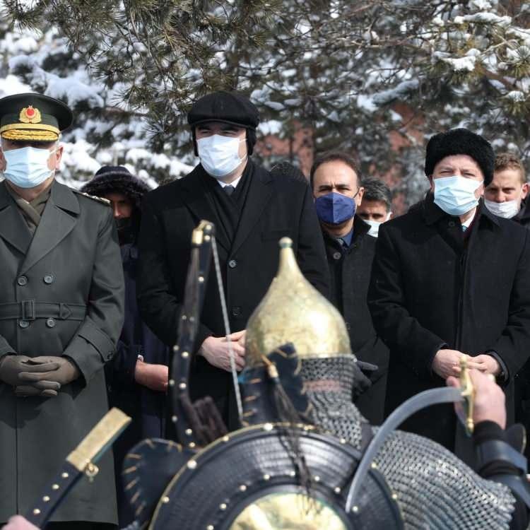 <p>Kars Kapı Şehitliğini ziyaret eden Erzurum Valisi Okay Memiş, AK Parti milletvekili Prof. Dr. Recep Akdağ ve Büyükşehir Belediye Başkanı Mehmet Sekmen İHA’ya kurtuluş günüyle ilgili değerlendirmelerde bulundu.</p>
