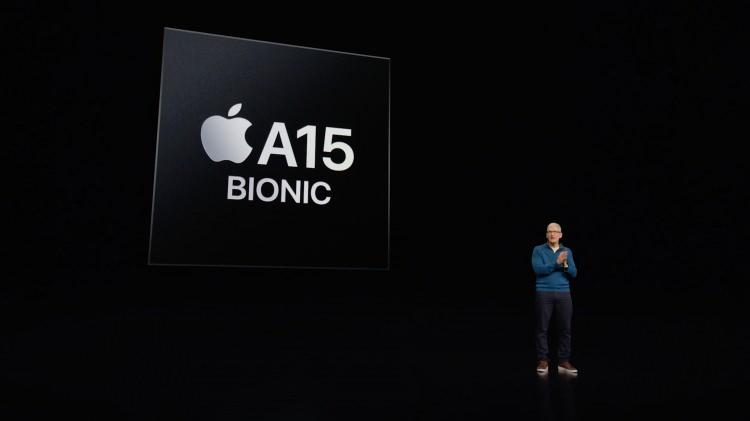 <p>Yeni iPhone modeli, günümüz için 4,7 inç Retina LCD ekran ile geliyor.</p>