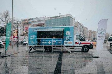 <p>Gaziosmanpaşa Belediye Başkanı Hasan Tahsin Usta da, mobil büfelerin görevde olduğunu duyurdu:</p>

<p>"Meydanlardaki mobil büfelerimiz soğuk havalarda da içinizi ısıtmak için çay ikramlarına devam ediyor. Yolunuz düşerse bekleriz."</p>
