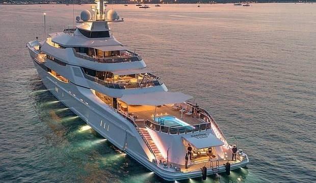<p>120 milyon dolarlık yatın, Rus enerji devi Rosneft'in üst düzey yöneticisi Igor Sechin'e ait olduğuna inanılıyor. Putin'e yakınlığıyla bilinen Sechin, Rusya'nın 2014 yılında Kırım'ı ilhak etmesinden bu yana ABD'nin yaptırım listesindeydi. </p>
<p> </p>