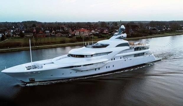 <p>Putin'e ait olduğuna inanılan Alman yapımı Rus bandıralı bir süperyat olan Graceful, Rusya'nın Ukrayna'yı işgal etmesinden iki hafta önce 7 Şubat'ta Hamburg'da bir tersaneden ayrıldı. </p>

<p> </p>
