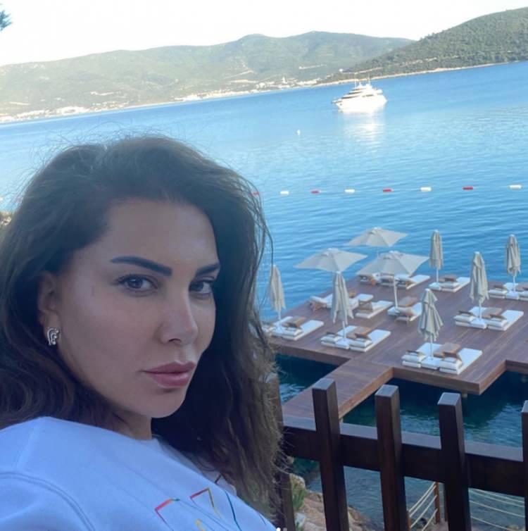 <p><strong><span style="color:#000080">Yaşar, yaşadığı talihsiz kaza öncesi Maslak'ta bir mekanda sahne almıştı. </span></strong></p>
<p><strong><span style="color:#000080">Geçirdiği kaza sonucunda apar topar ameliyata alınan Yaşar kısa sürede eski sağlığına kavuştu.</span></strong></p>