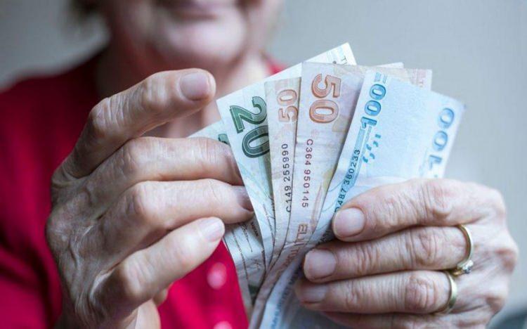 <p><strong>DENİZBANK</strong><br />
</p>
<p>Maaşa göre 675, 850, 1.000 lira ödüyor. 1 otomatik ödeme talimatı verenler ek ödülle maaşa göre 1.425, 1.600, 1.750 lira alabiliyor.</p>