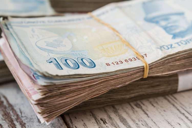 <p>Bazı Avrupa ülkelerinde uygulanan bu modelde yaşı dolduranlar belirli bir kesinti miktarını kabul etmeleri durumunda kısmi erken yaşlılık emekliliğine hak kazanabiliyor. Örneğin, Almanya'da yüzde 3.6 oranında bir kesinti yapılıyor.</p>
