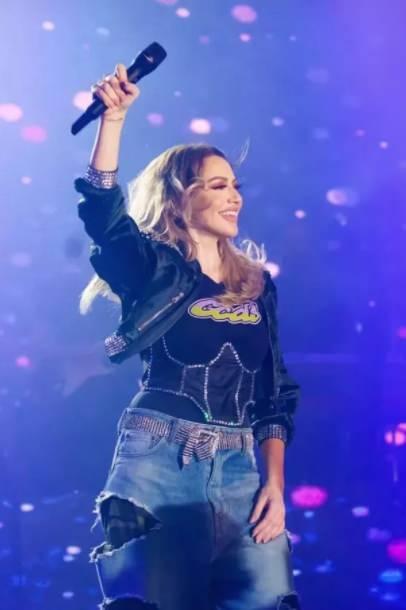 <p><span style="color:#B22222"><strong>Hadise son olarak yırtık kotla bir kombin yaptı. Hadise'nin 35.615 TL'lik kotu dikkat çekti. Hadise'nin üstündeki bluz ise 6 bin TL idi.</strong></span></p>
