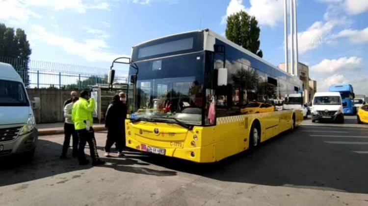 <p>20 Ekim'de Ataşehir'de seyir halinde olan İETT otobüsü ile motosikletin çarpışması sonucu yaralanan olmazken, motosiklette ve otobüsün ön camında hasar oluştu.</p>

<p> </p>
