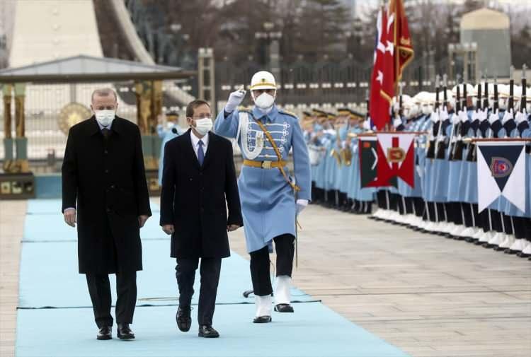<p>Cumhurbaşkanı Recep Tayyip Erdoğan, Türkiye'ye resmi ziyarette bulunan İsrail Devlet Başkanı Isaac Herzog’u resmi törenle karşıladı.</p>