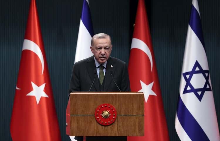 <p>Cumhurbaşkanı Recep Tayyip Erdoğan ve İsrail Cumhurbaşkanı Isaac Herzog, Cumhurbaşkanlığı Külliyesi'ndeki görüşmenin ardından ortak basın toplantısı düzenledi.</p>