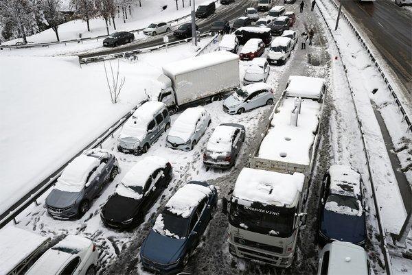 <p> Bazı meteorolojik modeller İstanbul'u adeta kara gömüyor.</p>