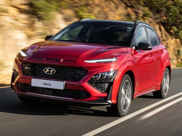 <p><strong>Hyundai Kona Elektrik</strong></p>

<p>Hyundai Kona Elektrik, 100 kW ve 150 kW motor seçenekleriyle satılıyor. Her iki versiyonda da Progressive donanım seviyesi tek seçenek. </p>
