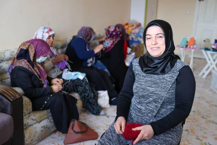 <p> "Burası sayesinde hayatım değişti" Seda Üstünkol ise merkeze geldikten sonra hayatında büyük değişikliklerin olduğunu ifade ederek, "El becerilerimi keşfettim. Bu kadar iyi olduğunu bilmiyordum. Etkinlikler yapıyoruz. </p>