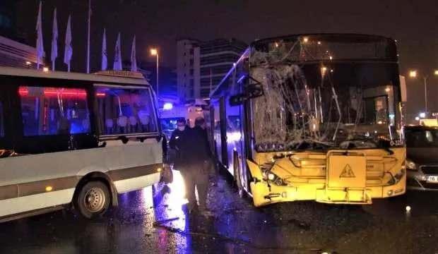 <p>24 Şubat'ta İstanbul Maltepe’de sürücüsünün direksiyon hakimiyetini kaybettiği İETT otobüsü, durakta bekleyen yolcu minibüsüne çarptı. Kazada minibüste bulunan 5 yolcu yaralandı.</p>

<p> </p>
