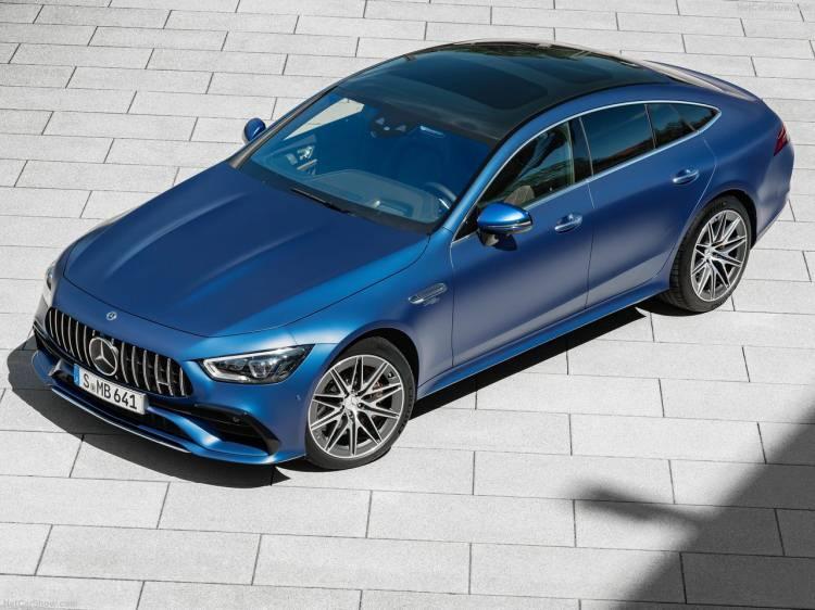 <p>AMG GT 4-Kapı Coupé, gelişmiş havalı süspansiyon, arka aks yönlendirme ve tamamen değişken dört tekerlekten çekişle geliyor.</p>
<p> </p>
<p> </p>