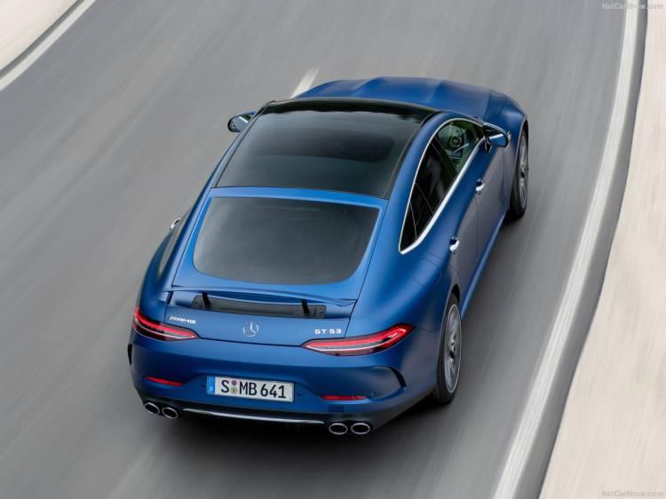 <p>Tamamı Mercedes-AMG tarafından geliştirilen üçüncü model olan araç ilk aşamada 3 farklı motor seçeneğiyle satışa sunulacak.</p>