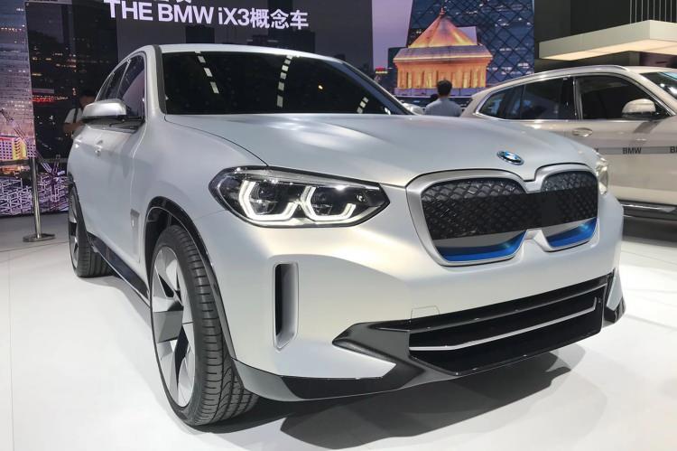 <p>BMW iX3</p>
<p>BMW iX3 de Türkiye'de satılan elektrikli SUV modellerinden</p>
<p>Mart 2022'de ise bu fiyat 1.945.100 TL ( 2022 model yılı için geçerli fiyat )</p>