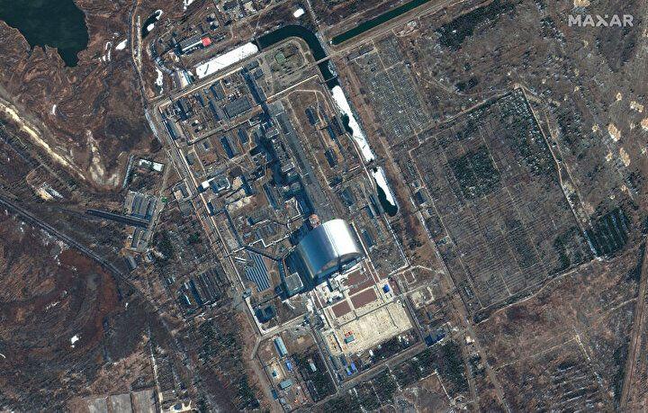 <p>Rusya - Ukrayna krizi ardından Rusya'nın 1986 yılında nükleer felaketin gerçekleştidiği Çernobil'i ele geçirmesi, nükleer sızıntıya karşı tüm dünyada korku uyandırdı. Ankara Üniversitesi Nükleer Bilimler Enstitüsü eski müdürü Prof. Dr. Niyazi Meriç, Çernobil'de yaşanacak bir sızıntıda olabiliceklere ilişkin görüşlerini aktardı.</p>

