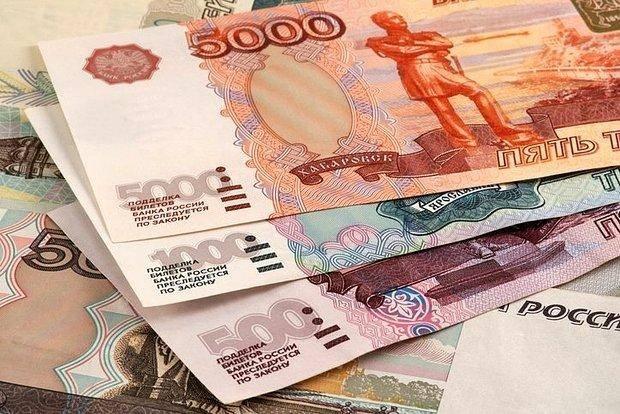 <p><strong>NE OLMUŞTU?</strong></p>

<p>Rusya Devlet Başkanı Vladimir Putin tarafından imzalanan kararnameyle, Rus şirketlerine "dost olmayan" ülkelerdeki şirketlere borçlarını ruble cinsinden ödemelerine izin verilmişti.</p>
