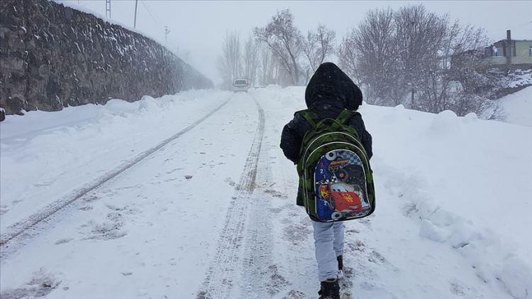 <p>KASTAMONU</p>
<p>Kastamonu’nun 5 ilçesinde kar yağışı sebebiyle 14 Mart Pazartesi günü eğitime 1 gün ara verildi.</p>
<p> </p>