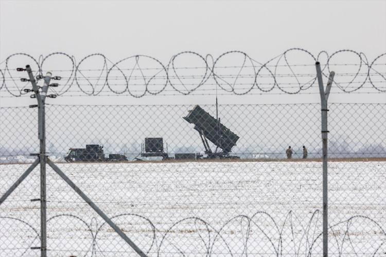 <p>ABD'nin Polonya-Ukrayna sınırında oluşturduğu askeri üssün olduğu bölgede hava savunma sistemleri kuruldu.</p>

