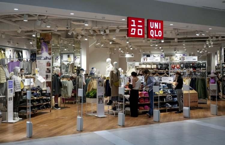 <p>Rusya'daki faaliyetlerini durdurma kararı alan Uniqlo mağazasında uzun kuyruklar oluştu.</p>
