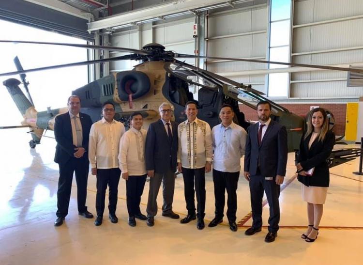 <p>T129 ATAK; 500 adet 20 milimetrelik top mühimmatı, 16 adet Roketsan CİRİT Füzesi, 8 adet L-UMTAS veya UMTAS Füzesi, 8 adet Stinger Füzesi veya 76 adet 70 milimetrelik roketle teçhiz edilebilmektedir.</p>
