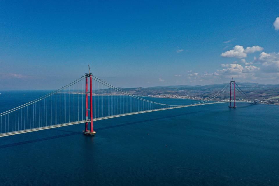 <p>Yaklaşık 5 yıldır bölgede yaşadığını dile getiren Alemdaroğlu, bu süreçte sis nedeniyle deniz yolu ulaşımının aksamasına, yazın ve resmi tatillerde 7-8 kilometreye varan araç kuyruklarına tanıklık ettiğini belirtti.</p>

<p> </p>
