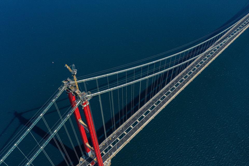 <p>Bu vesileyle tüm çalışma arkadaşlarıma, bize bu imkanı sunan Sayın Cumhurbaşkanımıza, devlet yetkililerine ve tüm sponsor firmalara teşekkür ederim." diye konuştu.</p>

