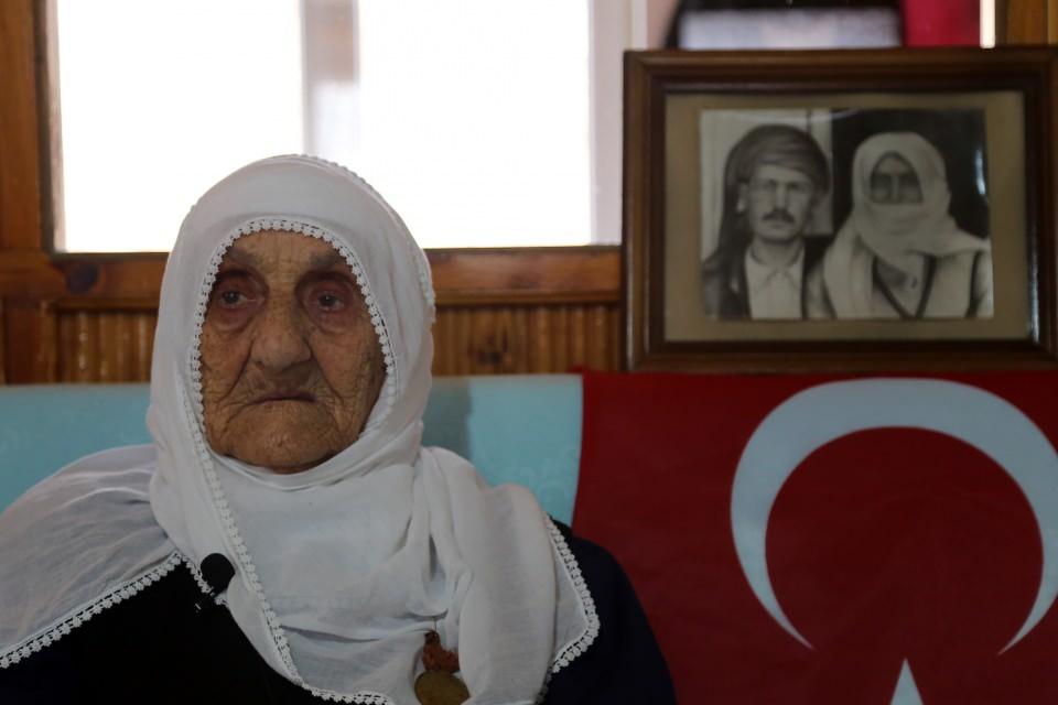 <p>Eşinin o günlere dair anılarını anlatırken gözleri dolan Güllü Doğan, 1989 yılında hayatını kaybeden eşini çok özlediğini ifade etti.</p>

