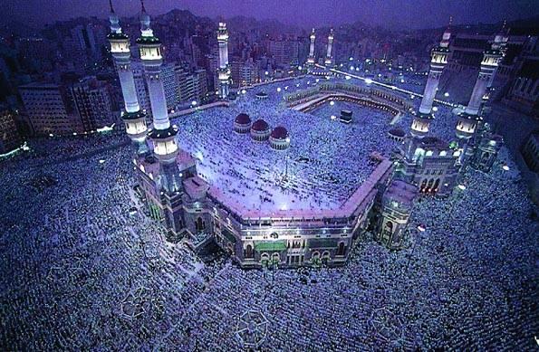 <p>‘Şaban ayının 15. gecesini ibadetle geçirin, gündüzünde de oruç tutun. Çünkü yüce Allah, bu gece dünya semasına rahmetiyle tecelli eder ve; ‘tevbe eden yok mu! Onu affedeyim.</p>
