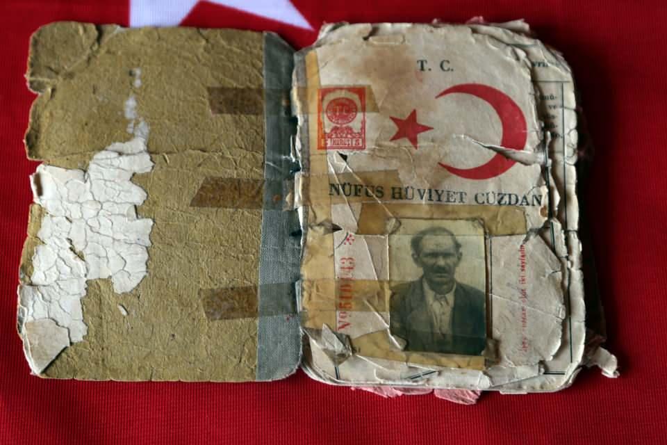 <p>Allah tüm şehitlerimize gani gani rahmet eylesin. Polislerin, askerlerin, başbakanların da hepsinin kandillerini kutlarım Allah hepsine uzun ömürler versin” ifadelerini kullandı.</p>

<p> </p>
