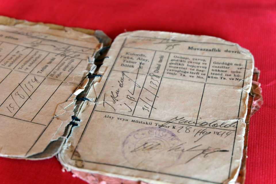 <p>Yoklukta bu vatanı kurtardılar. Allah rahmet eylesin mekanları cennet olsun bütün şehit ve gazilerimizin” diye konuştu.</p>
