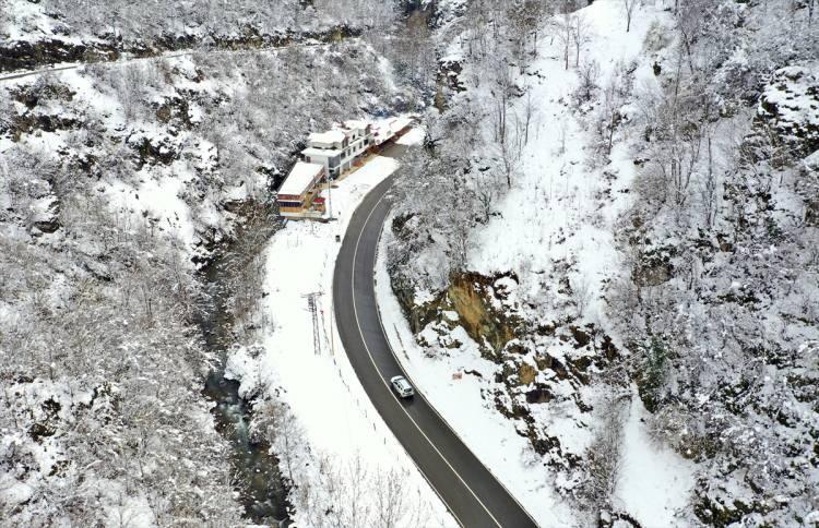 <p>Burhanettin Sırmalı ise Sümela Manastırı'na ilk kez geldiğini ve çok beğendiğini anlatarak, "Manastır tadilatta artık en yakın nereden görebilirsek görmek istiyoruz. </p>

