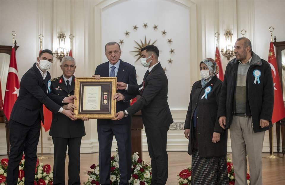 <p>Törene Jandarma Genel Komutanı Orgeneral Arif Çetin de katıldı.</p>
