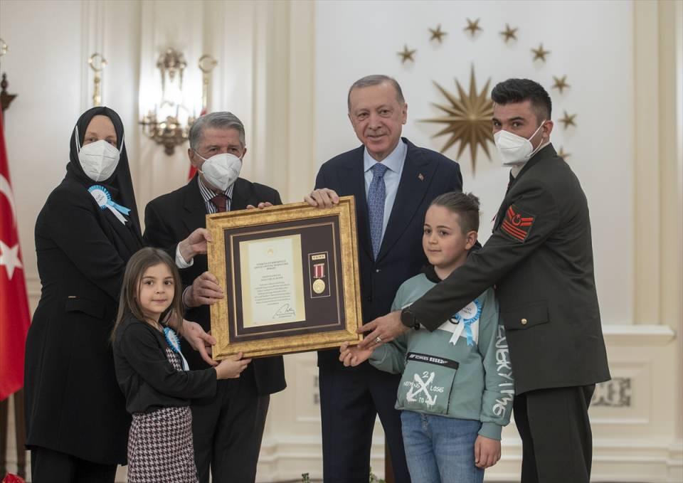 <p>Törene eski TBMM Başkanı ve Cumhurbaşkanlığı Yüksek İstişare Kurulu üyesi Başkanı Köksal Toptan da katıldı.</p>
