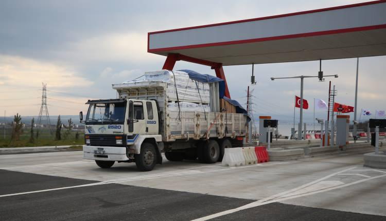 <p><strong>"Artık araç kuyruklarında beklemek yok"</strong></p>
<p>Kamyon sürücüsü Bilal Ömürtaş, AA muhabirine, köprüyü çok beğendiğini söyledi.</p>