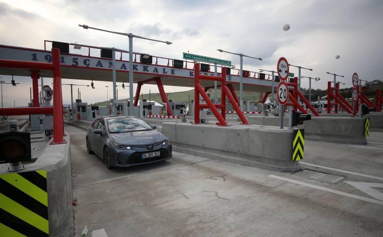 <p>İzmir'den Edirne yönüne gittiğini belirten Anıl Özyurt da köprünün çok güzel ve konforlu olduğunu dile getirdi.</p>
<p> </p>