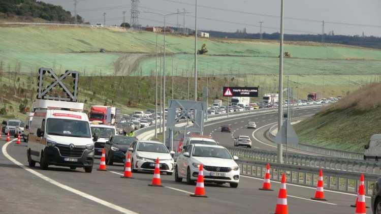 <p>Özellikle bayram dönemlerinde ve yoğun sezonda vatandaşların bu köprüyü kullanarak diğer yakaya geçmelerinin alternatif olacağını aktaran Özyurt, "Geçerken köprüyü inceleme fırsatım oldu. Gerçekten bir mühendislik harikası diyebilirim." dedi.</p>
<p> </p>