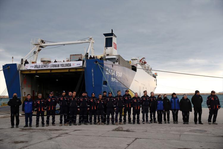 <p>Cumhurbaşkanı Recep Tayyip Erdoğan'ın talimatıyla, AFAD koordinasyonunda hazırlanan 524 tonluk gıda ve bebek sütü bulunan insani yardım malzemelerini taşıyan 15 tırlık filo, "İyilik Gemisi"ne yüklenmek üzere Taşucu Limanı'na geldi.</p>

