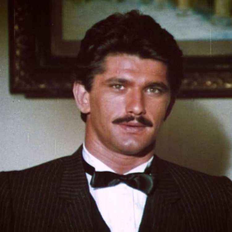 <p><strong>Yeşil&ccedil;am'ın yıldızı Kenan Kalav, ge&ccedil;tiğimiz yıllarda İspanya'ya yerleşmişti. Barcelona'da yaşamaya başlayan Kalav, burada bir restoran a&ccedil;mıştı.</strong></p>
