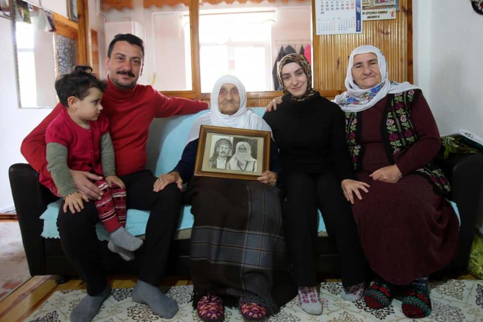 <p>Özlüyorum onu ama elimizden bir şey gelmiyor. Mekanı cennet olsun, aylığıyla bana destek oluyor. </p>