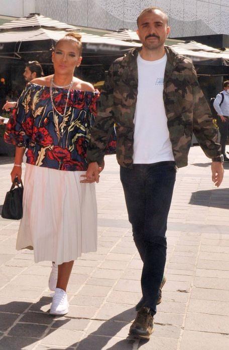 <p><span style="color:#800080"><strong>Haciz sonrası ünlü çift boşanma kararı alarak evliliklerini noktaladı. </strong></span></p>