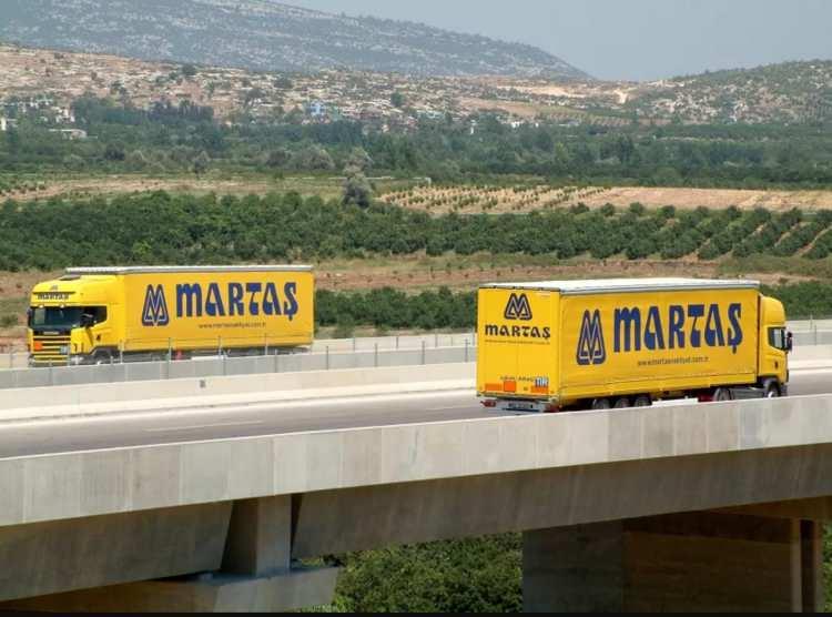 <p><span style="color:#800080"><strong>11 Mart 2022 tarihinde gerçekleşen mahkemede tarafların savunma ve talepleri alındı. Martaş’ın avukatı ise yaptığı açıklamada şirketlerin borca batık olmadığını, sahip olduğu gayrimenkuller için yeni bir kıymet takdiri raporu alınması gerektiğini ifade etti.</strong></span></p>