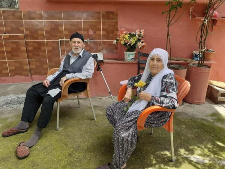 <p>Yaşlı nüfusun yoksulluğu cinsiyete göre incelendiğinde, yaşlı erkeklerde yoksulluk oranı 2016'da yüzde 14,7 iken 2020'de yüzde 15,6 oldu. Yaşlı kadınlarda yoksulluk oranı ise 2016'da yüzde 17 iken 2020'de yüzde 17,6 olduğu tespit edildi.</p>